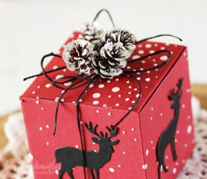 Easy Christmas Boxes by Laurie Schmidlin for Spellbinders using Four Seasons Collection by Lene Lok. Dies used: S7-213 Four Seasons Box Dies, S4-844 Four Seasons Winter Canopy and Elements Dies. #spellbinders #diecutting #christmas