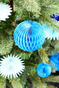 Spellbinders | How To Make DIY Honeycomb Christmas Tree Ornaments with the help of Steel Rule Dies. Video tutorial. #christmasornaments #modernchristmas #DIYornaments