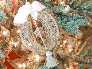 Diecut Ornament Series: Bella Rose Lattice Frame Ornament by Becca Feeken for Spellbinders #diecutting #spellbinders