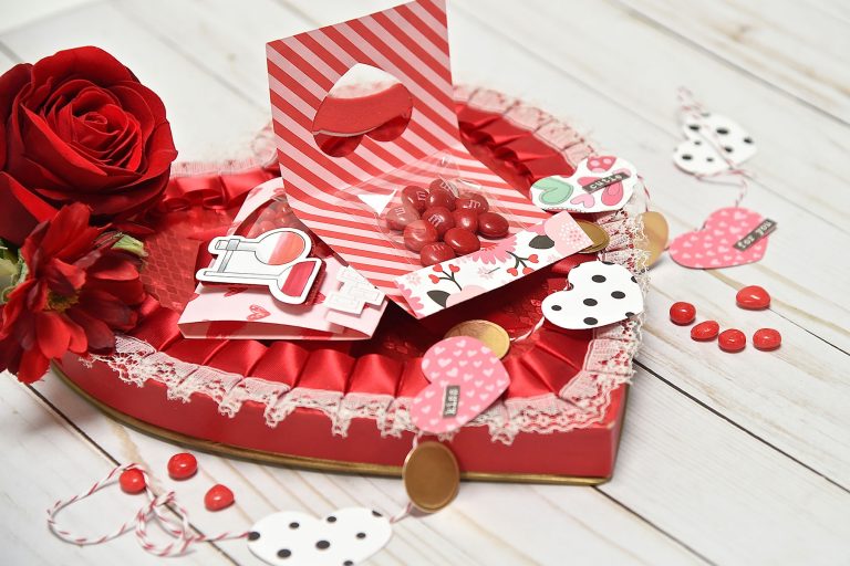 Creating a Valentine's Day Favor for Someone Special by Debi Adams for Spellbinders using S4-116 Standard Circles Small, S5-325 MatchBook, SDS-115 Just Chillin, SDS-111 Reaction. #valentinesday #spellbinders #neverstopmaking
