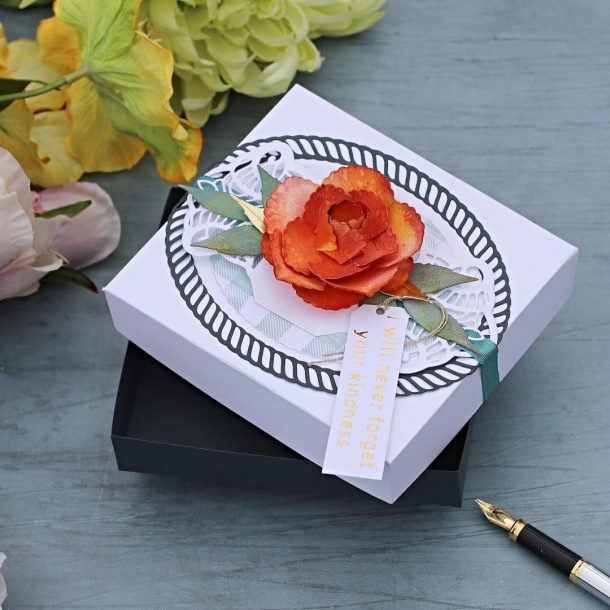 Spellbinders Elegant Twist Collection by Becca Feeken - Cardmaking Inspiration with Bibi Cameron #Spellbinders #NeverStopMaking #DieCutting #Cardmaking